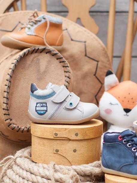 Botines de piel primeros pasos, para bebé niño GRIS CLARO LISO CON MOTIVOS 