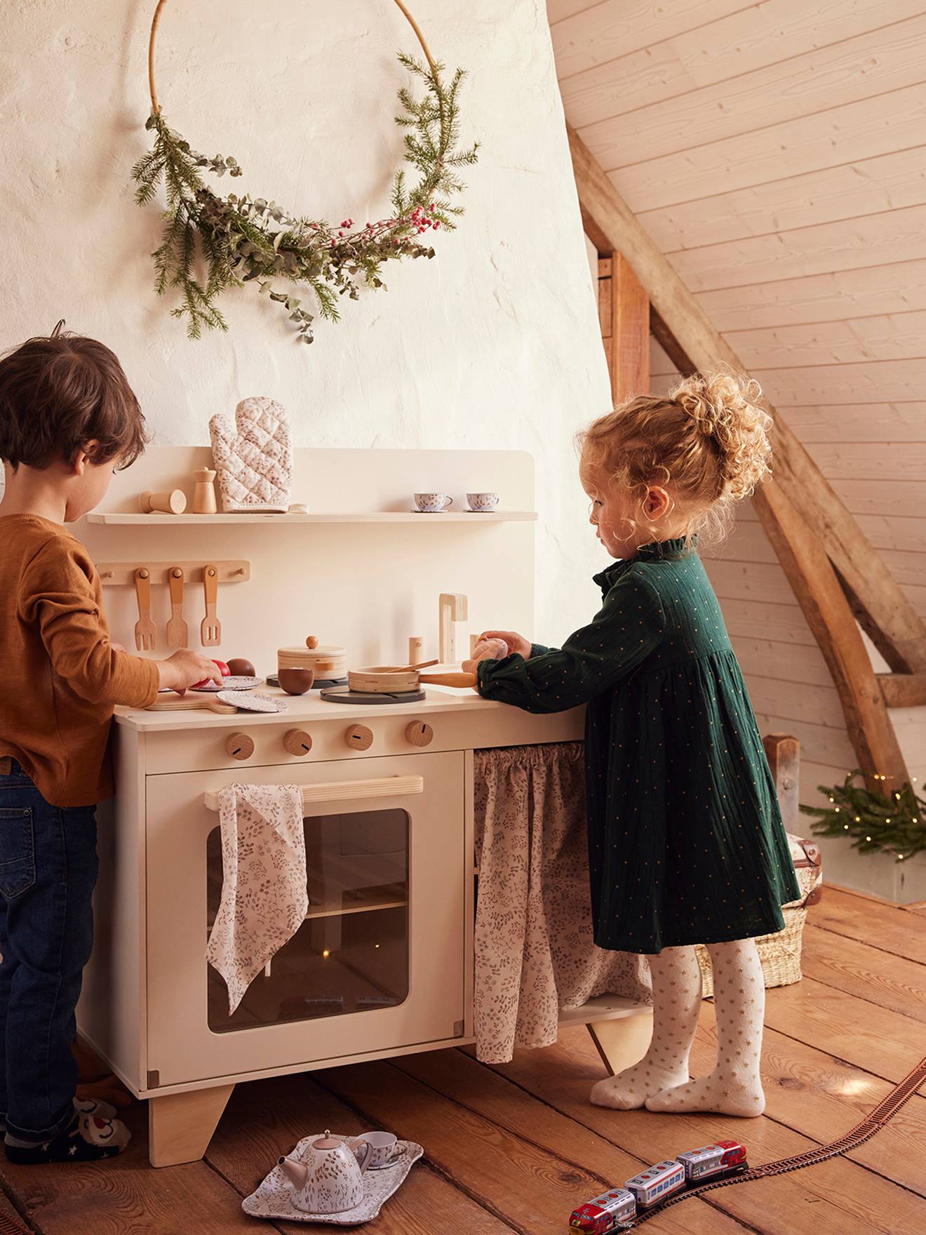 Cocinita equipada con cortina de madera FSC blanco medio liso Vertbaudet