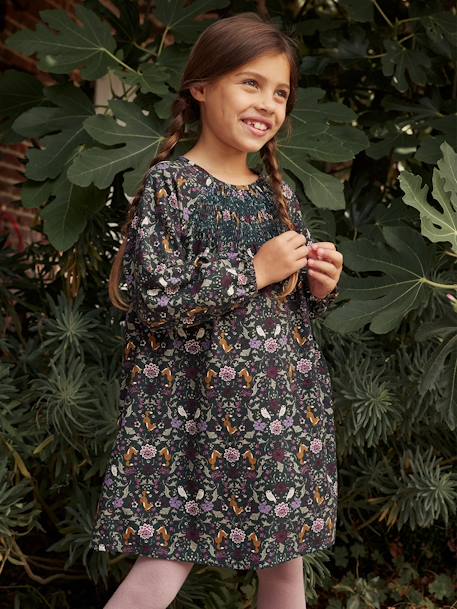 Vestido con smocks y motivo bosque encantado para niña verde estampado 