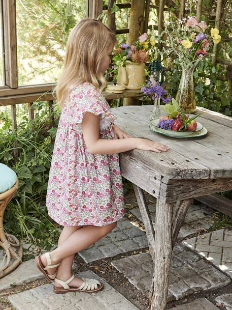 Vestido con flores y mangas mariposa con volantes para niña rosa 