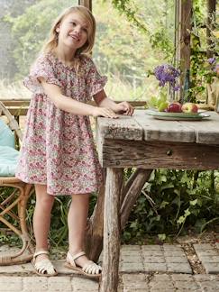 Vestido con flores y mangas mariposa con volantes para niña