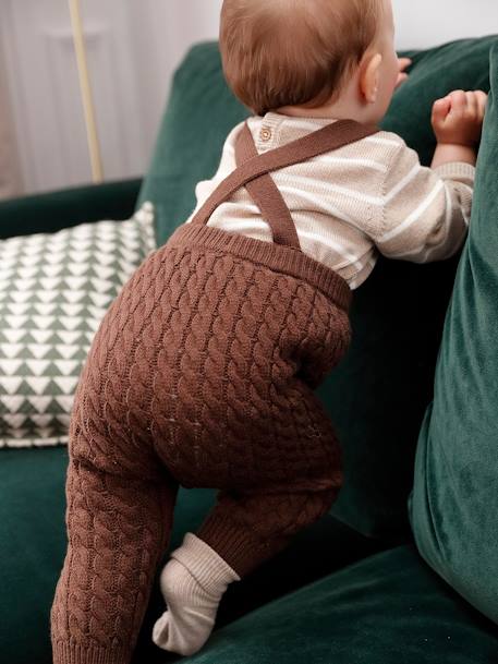 Conjunto bebé de jersey a rayas y pantalón con tirantes de punto tricot trenzado chocolate 